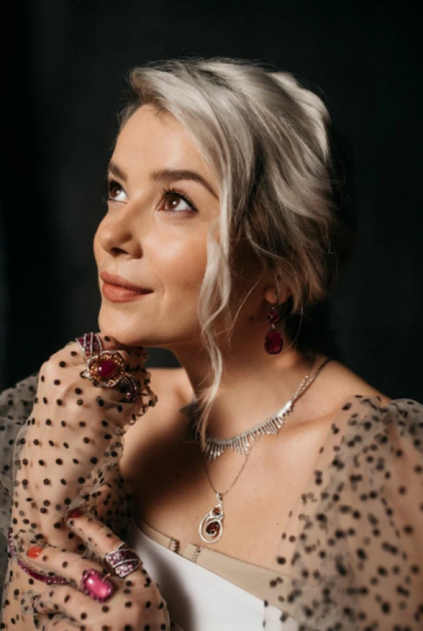    Мика Ньютон