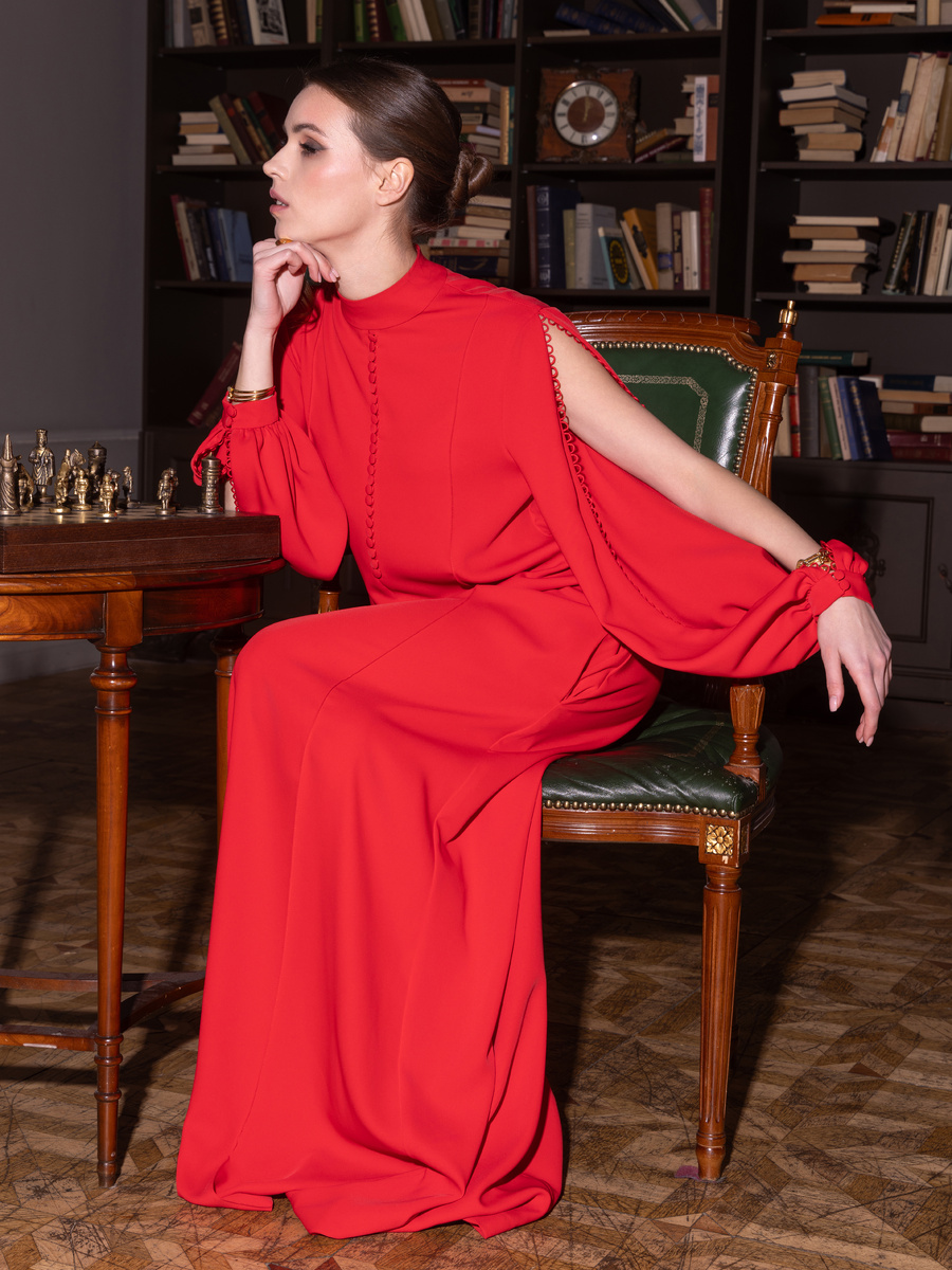 Все изделия на фото доступны к покупке в бутике PODIUMRED.RU