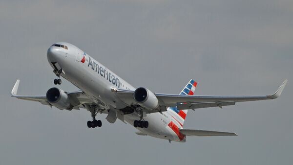    CC BY 2.0 / Alan Wilson / Boeing 767-323ER(w) 'N373AA' American Airlines