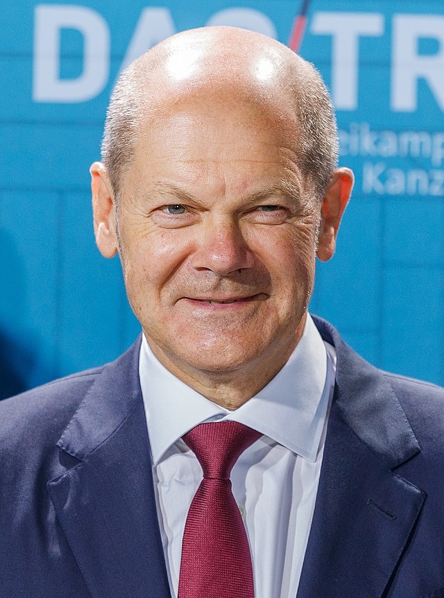    Olaf Scholz, Stellvertreter der Bundeskanzlerin und Bundesminister der Finanzen, Kanzlerkandidat der SPD vor der Sendung; Porträt, Einzelbild Василий Соколов