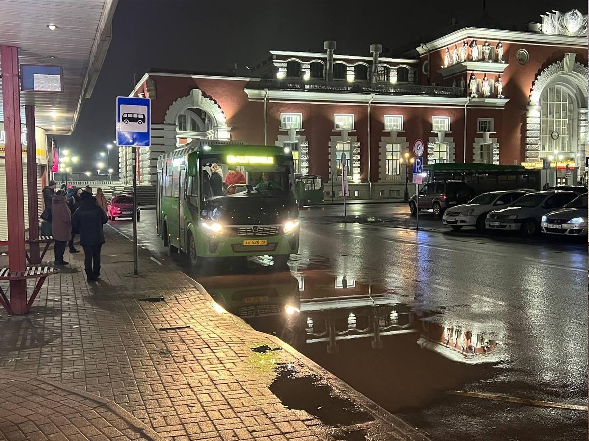    В Курске скорректируют расписание движения автобусов от остановки «Железнодорожный вокзал»