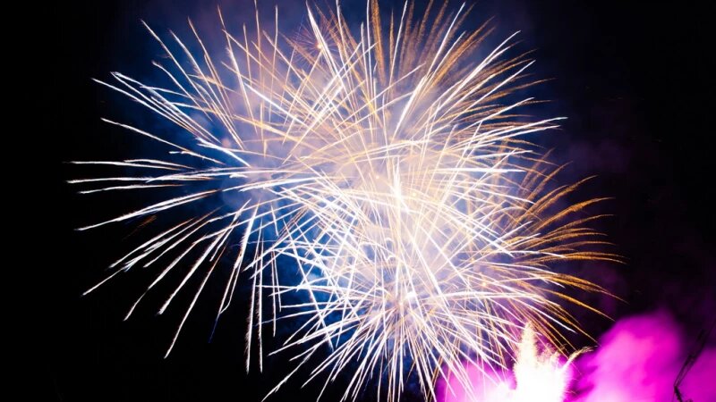     Салют Дмитрий Лямзин