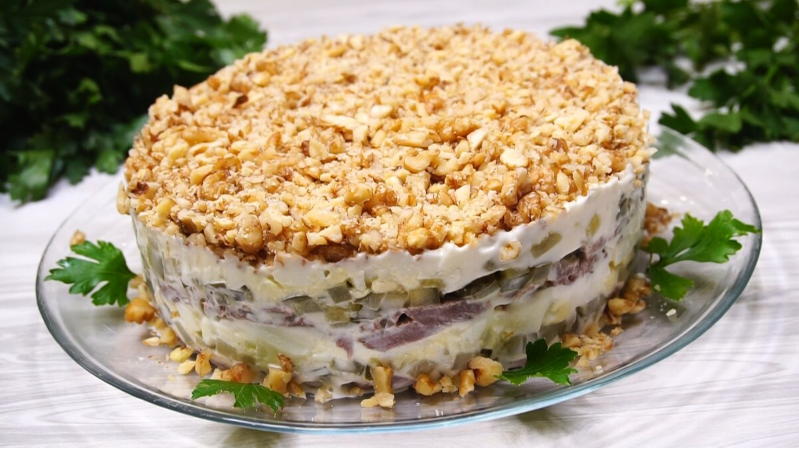 Салат "Принц". Ингредиентов мало, но от салатика не оторваться.