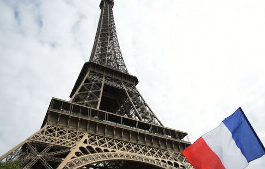    Снова пожар: после реставрации Нотр-Дама в Париже загорелась Эйфелева башня