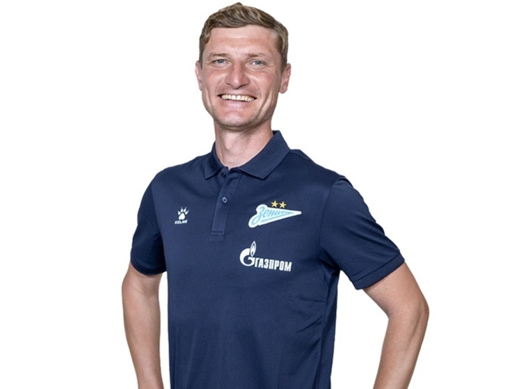     Старший тренер молодёжной команды «Зенита» Константин Коноплев выделил самых талантливых воспитанников клуба. Фото: пресс-служба ФК «Зенит»