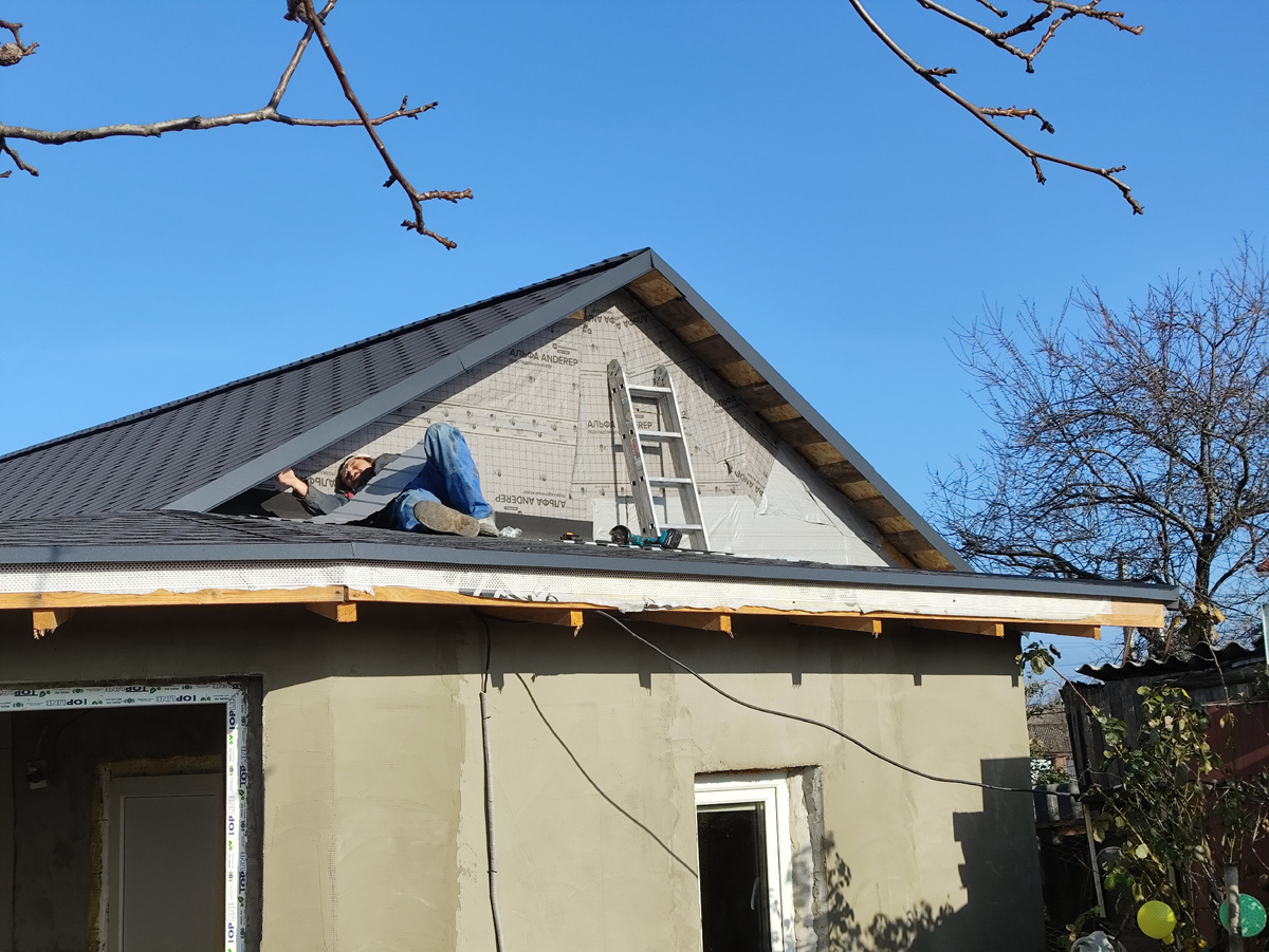 Вот так лучше. Почти загорает ))) Листом прикрылся )))