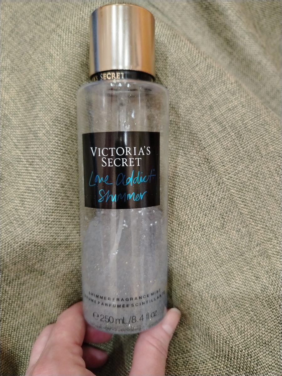 Сладкая ваниль и тонкий запах мускуса с едва уловимыми нотками амбры и шоколада