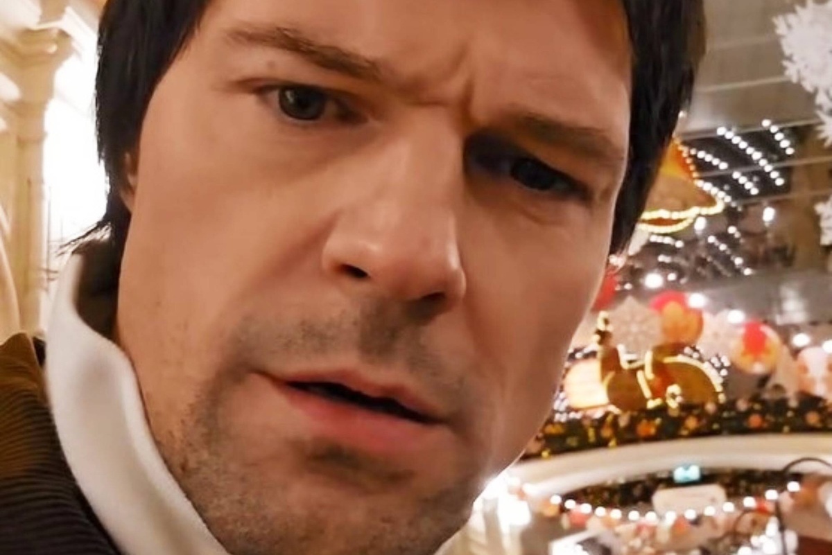     «А где все?»: Данила Козловский прилетел в Москву и испытал шок в ГУМе