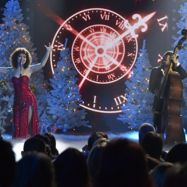     «Легенды музыки» и праздничный концерт покажет телеканал «Звезда» в новогодние каникулы