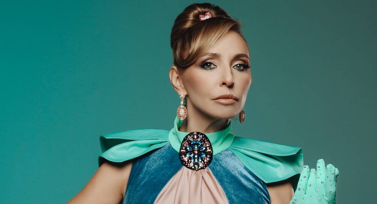    Татьяна Навка в своем новом шоу «Щелкунчик» тоже вышла на лед. Она исполнила роль матери главных героев сказки — девочки Мари и ее брата Фрица / Фото: Navka Show