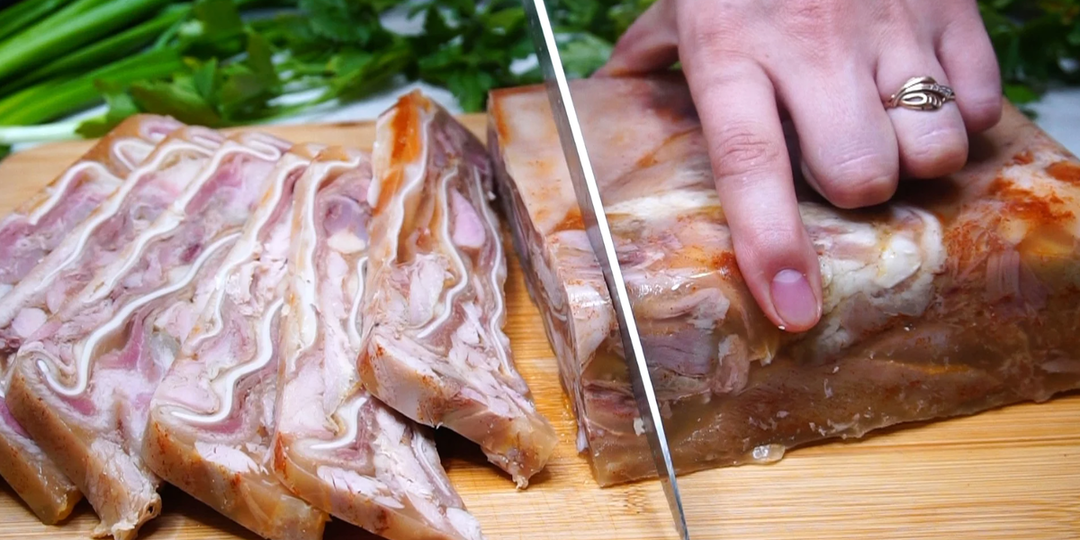 В новогоднее меню включила 5 мясных нарезок, чтобы угодить всем. Делюсь подборкой рецептов на новогодний стол