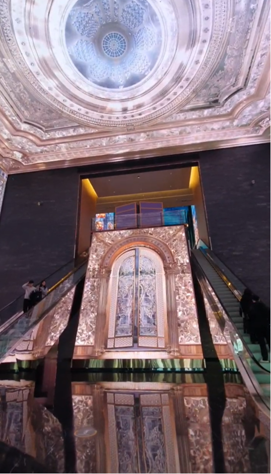 Холл отеля INSPIRE Entertainment Resort