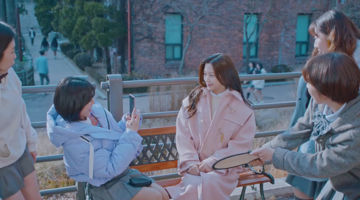 Кадр из дорамы " Истинная красота"