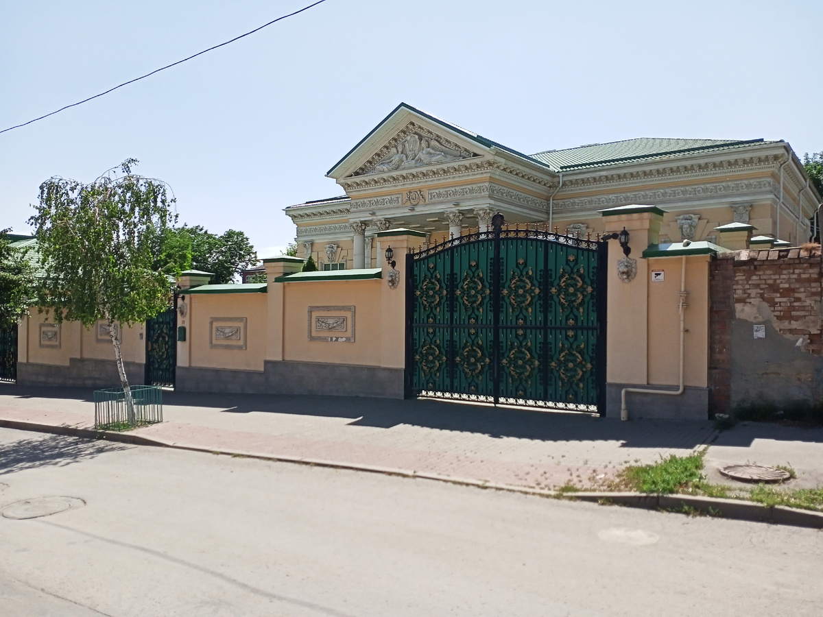 Современные особняки Нахичеваня.