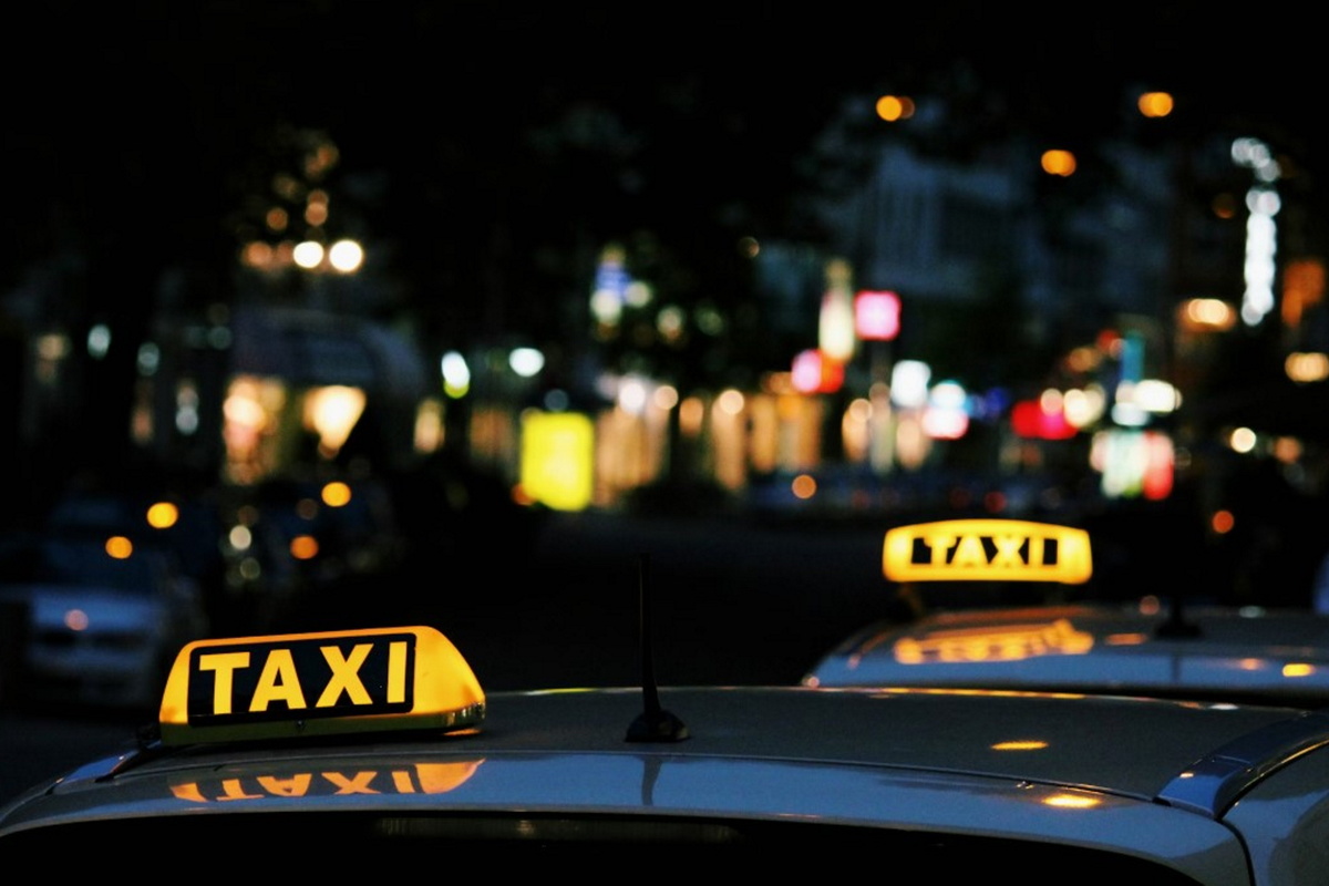     Такси в новогоднюю ночь: лайфхак, чтобы не разориться