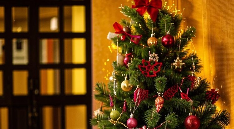    Как украсить елку на новый год 2025 с великолепными эффектами