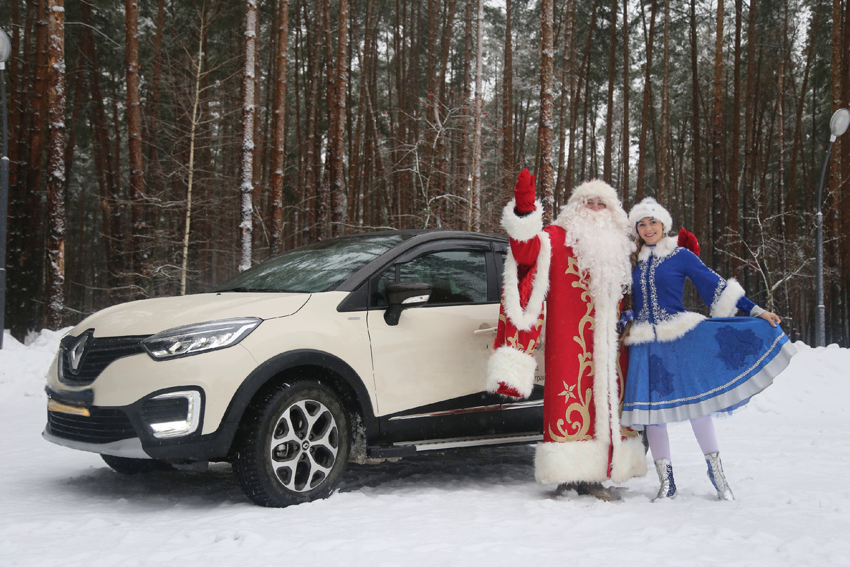Дед Мороз и Снегурочка подготовили интересные подарки для автолюбителей в конце 2024 года