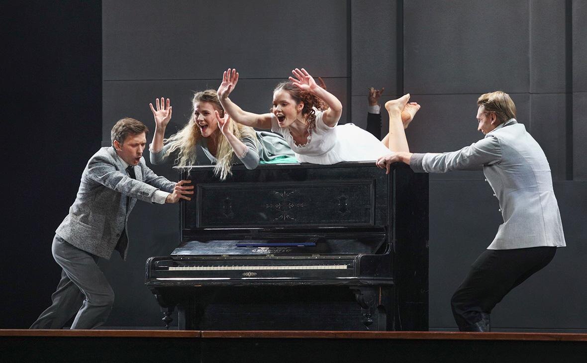 Театральная постановка «Война и мир»