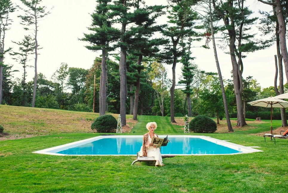 Кадр из фильма «Светская жизнь» (2016)