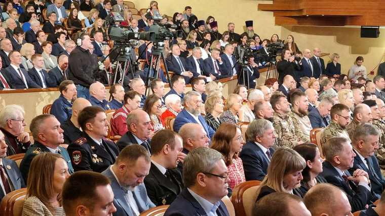 Нижневартовский бизнесмен Александр Петерман, известный критикой в адрес югорских властей при прежнем губернаторе, впервые за долгое время появился на официальном мероприятии в окружной столице
Илья Мелещенков @ URA.RU