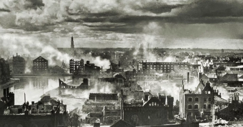 Остров Кнайпхоф после бомбежки английской авиацией, август 1944 год.