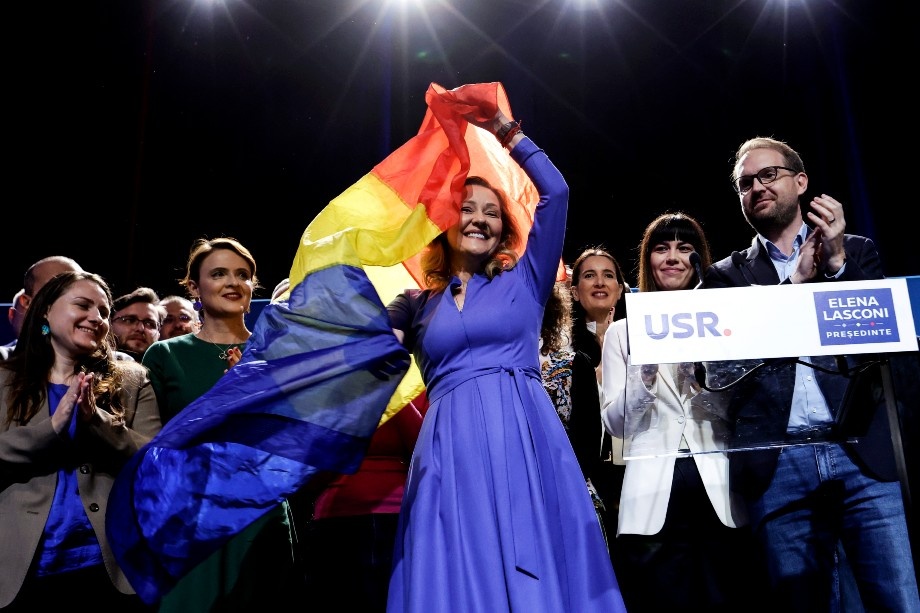 Кандидат в президенты и лидер партии «Союз за спасение Румынии» Елена Ласкони. | Фото: ROBERT GHEMENT/EPA/TASS