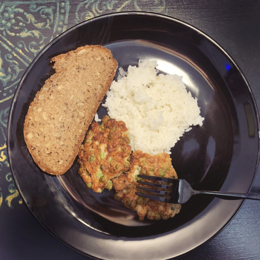    Рубленые куриные котлеты с зеленым горошком   
Источник: Мария Моднова для Креаликум