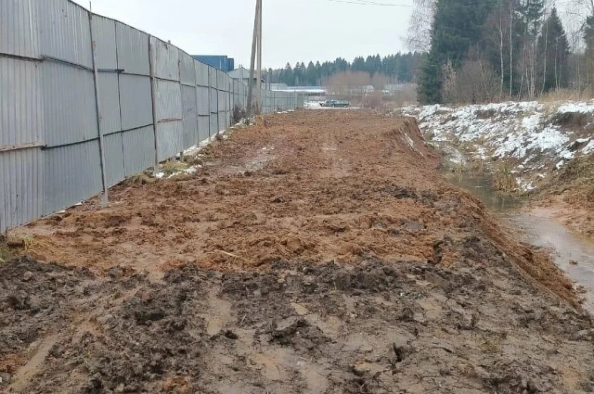    Калужская прокуратура добилась сноса стены, преграждавшей путь к источнику