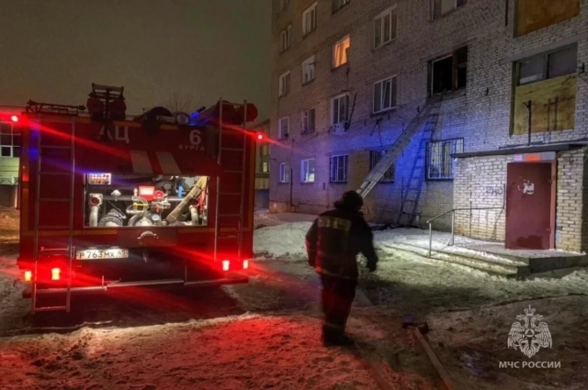    В Кургане при пожаре в пятиэтажке по улице Бурова-Петрова погиб мужчина
