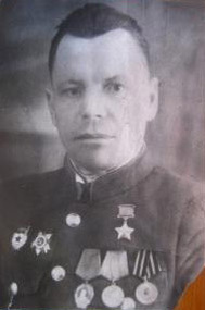 Пётр Осипович Болото (1909—1966) — участник Великой Отечественной войны, первый номер расчёта противотанкового ружья 84-го гвардейского стрелкового полка 33-й гвардейской стрелковой дивизии 62-й армии Сталинградского фронта, гвардии младший сержант, Герой Советского Союза
