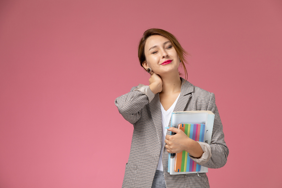 <a href="https://www.freepik.com/free-photo/front-view-young-female-student-grey-coat-posing-holding-copybook-having-neck-ache-pink-background-lessons-university-college-study_10660732.htm#fromView=search&page=1&position=6&uuid=a8f64b87-270a-4e03-a74c-7a0ccabefde9">Image by KamranAydinov on Freepik</a>