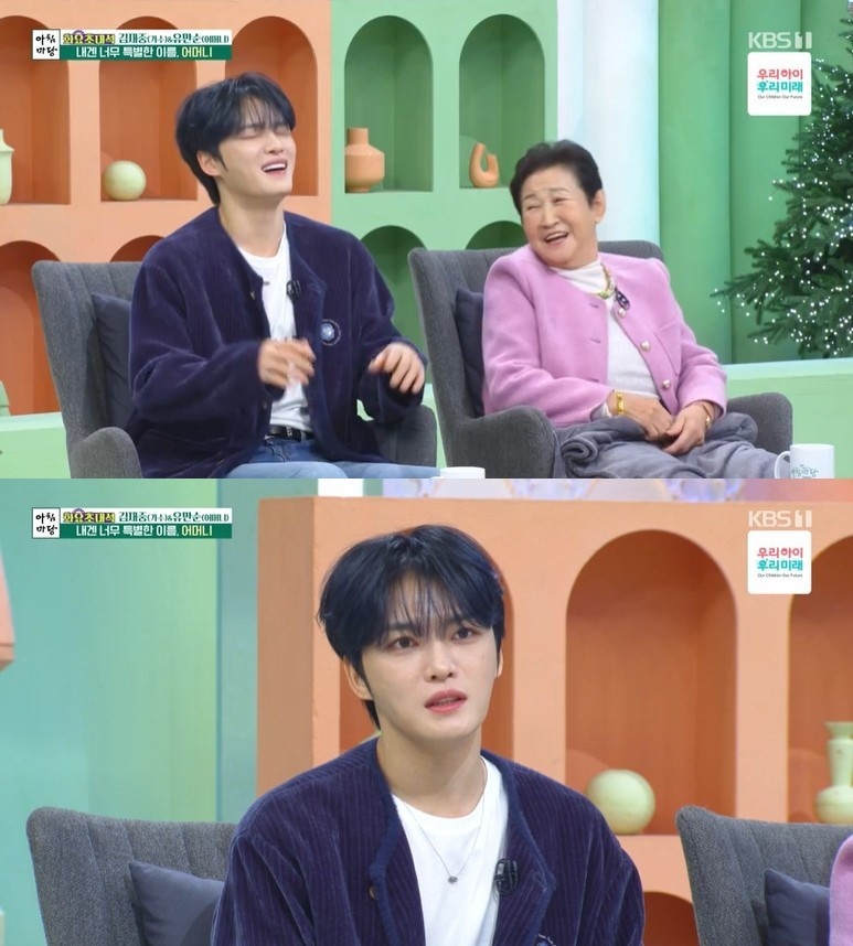    Ким Джэджун с мамой в шоу «Утренний двор»Кадр из видео