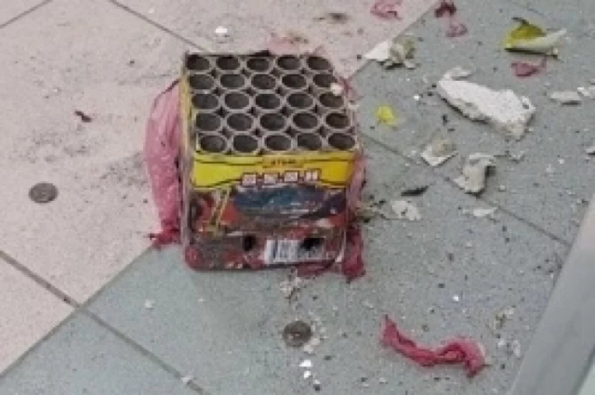    В Тульской области второй раз за день зажгли пиротехнику в банке