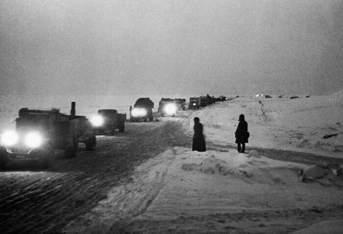 Машины шли днем и ночью