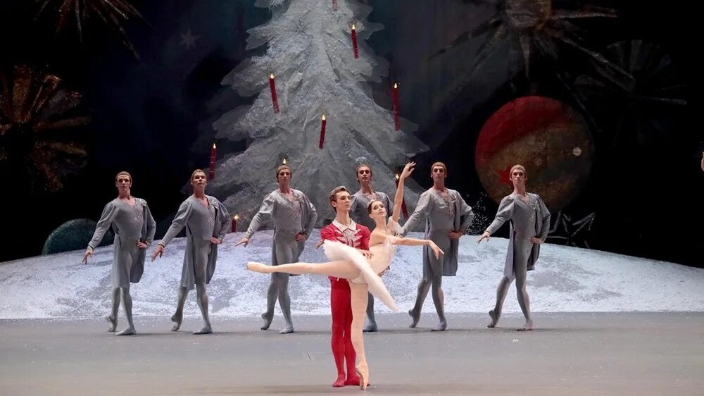 Знаменитый и, увы, скандальный балет для избранных. Фото с сайта Большого театра