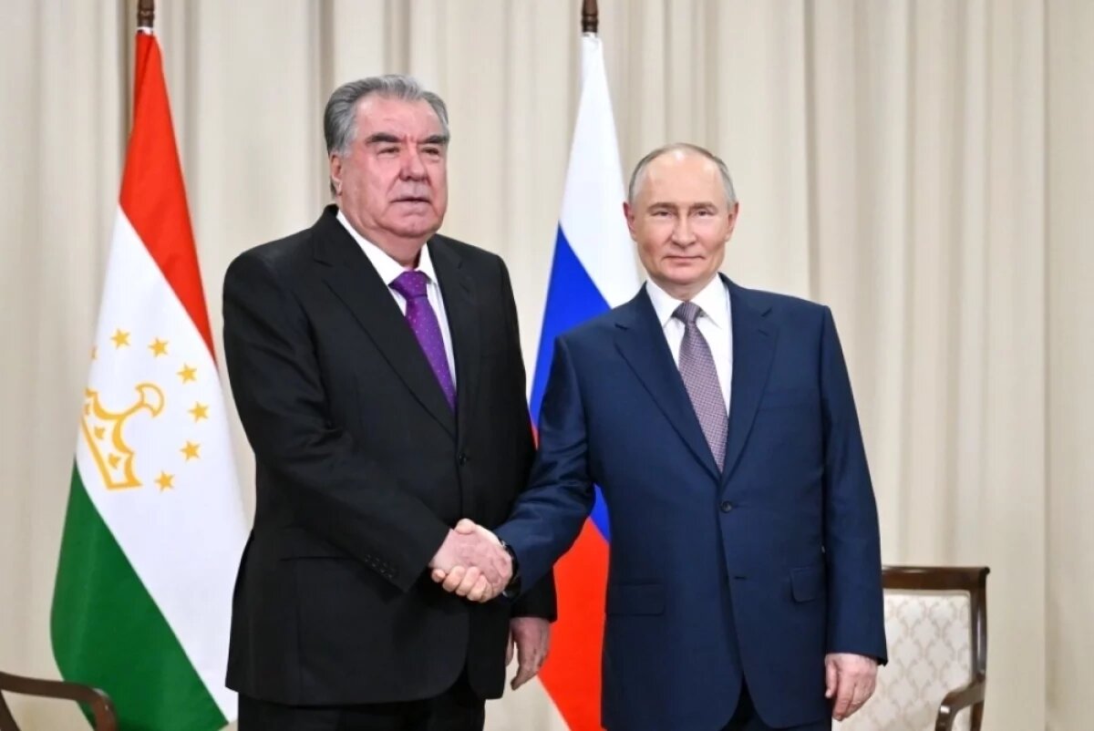    Владимир Путин и Эмомали Рахмон.