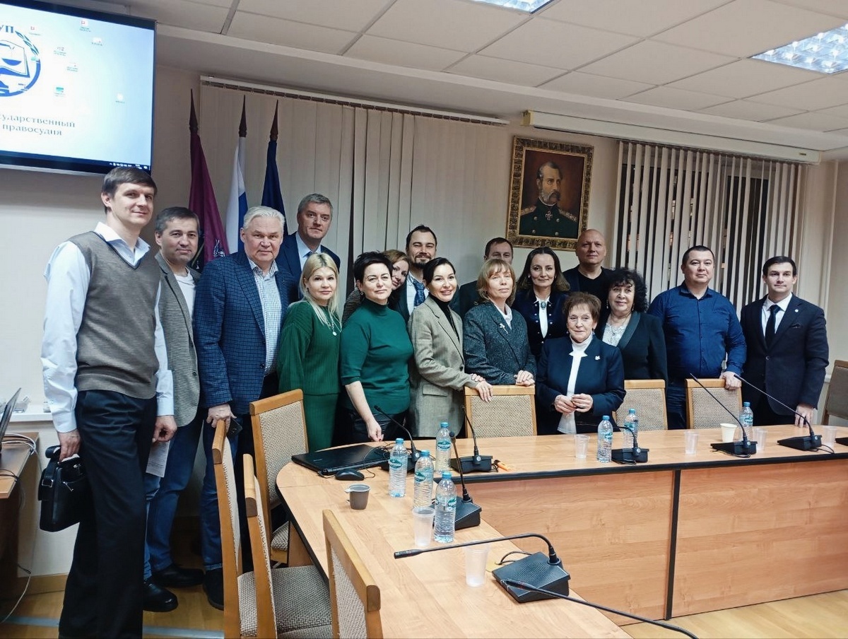 Участники круглого стола