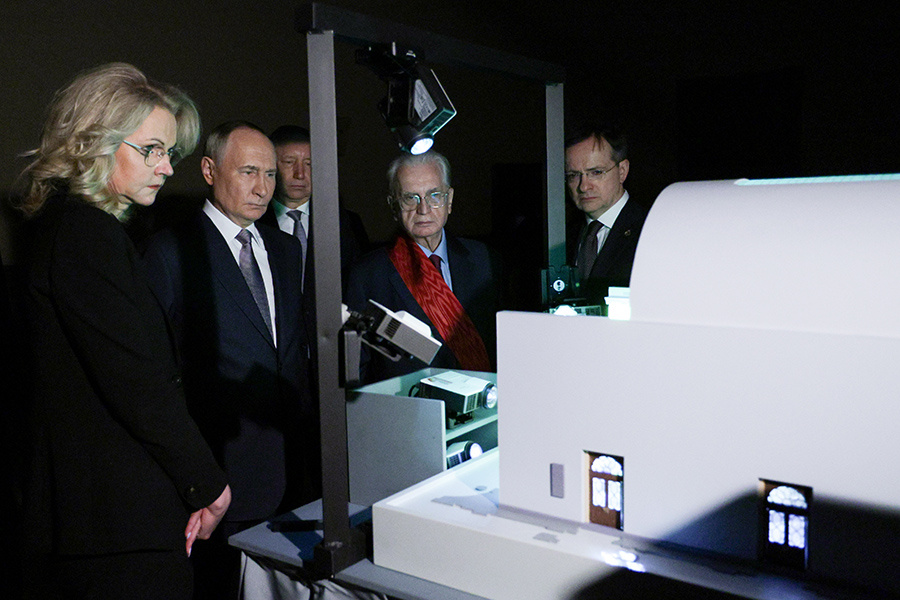 Гавриил Григоров / ТАСС📷Татьяна Голикова, Владимир Путин, Александр Беглов, Михаил Пиотровский и
 Владимир Мединский