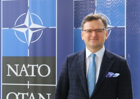    Если Украину не примут в НАТО, она нападёт на Россию — Кулеба