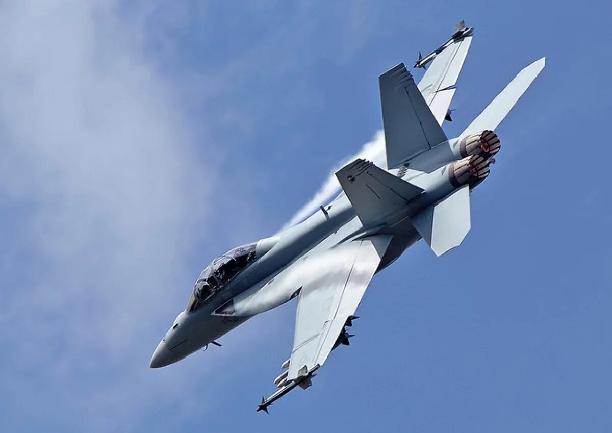    Крейсер США едва не сбил еще один американский истребитель F/A-18