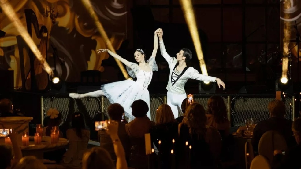 Выступление балета на новогоднем ужине. фото с официального сайта отеля.