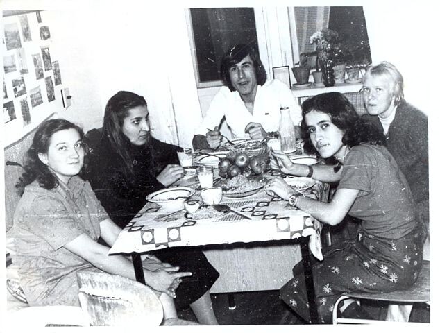 Здесь Хабиб, Парвин, ещё одна афганка Наджия на курс младше и Таня с филологического.