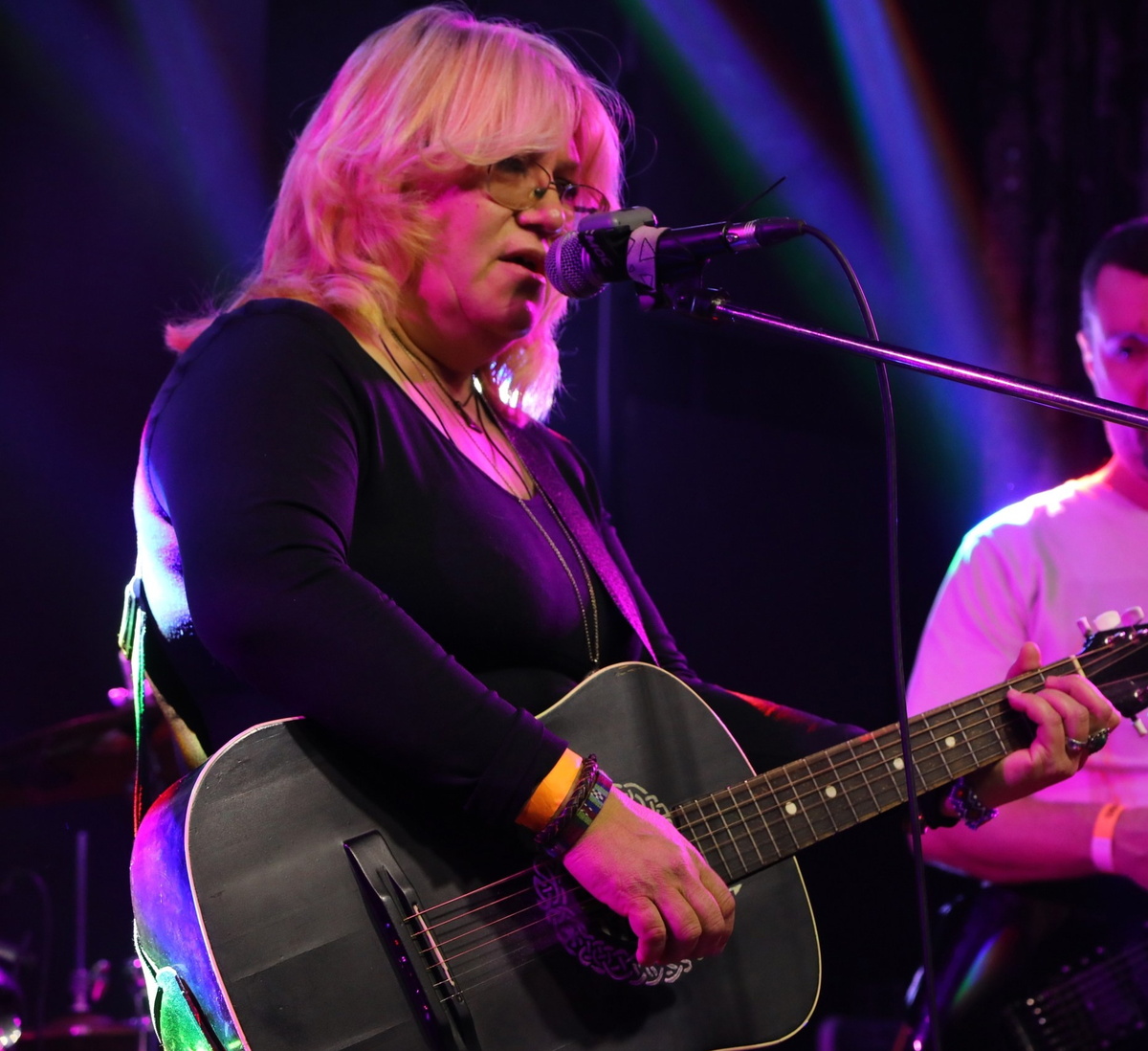 Татьяна Гарманова (Кузнецова), гр. БЕЛАЯ ГОРЯЧКА. Фотограф Анастасия Богданова. Фото из архива ВК группы "Белая горячка"