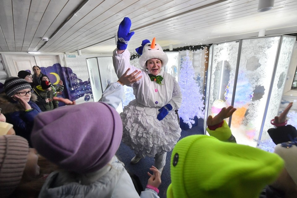    Больших и маленьких ростовчан ждет новогоднее караоке, яркие шоу, сказки и море волшебства. Владимир ВЕЛЕНГУРИН