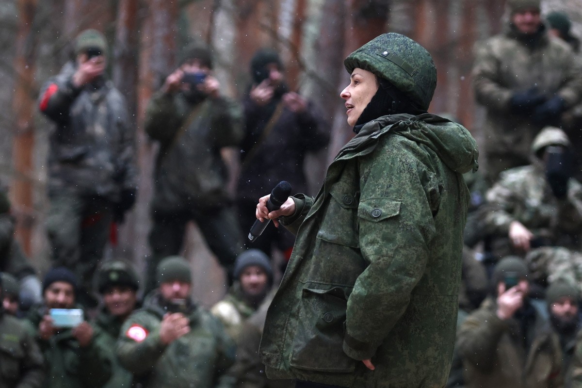 Фото: Станислав Красильников/ТАСС. Концерт Юлии Чичериной для бойцов Центрального военного округа в зоне проведения СВО.