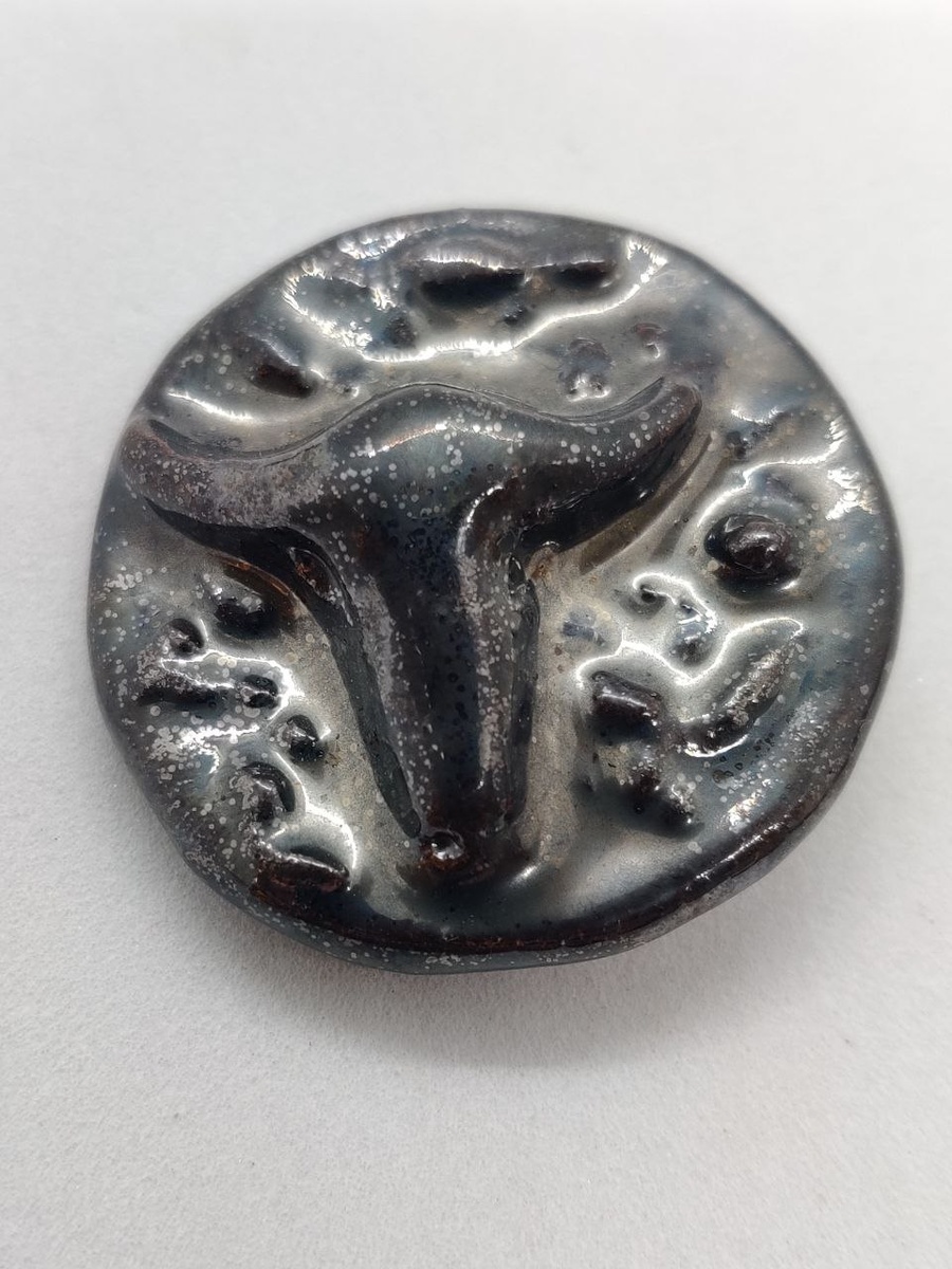 Авторская керамика Натальи Давыдовой. Керамическая пуговица Телец