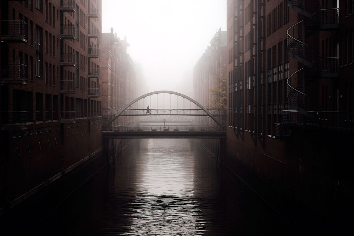 Вера в способность человечества победить неизвестное уступила место убеждению в его бессилии перед угрозами