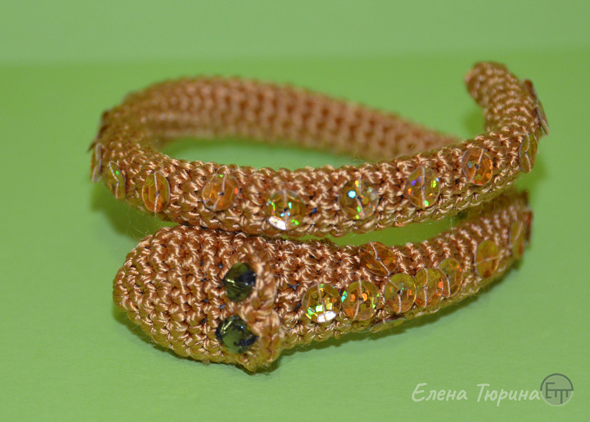 Вязаный браслет " Золотая Змейка". Дизайнер Елена Тюрина