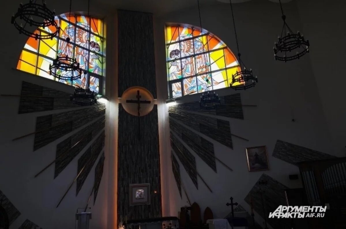    Отец Павел Юрковски объяснил, почему в католических храмах нет икон