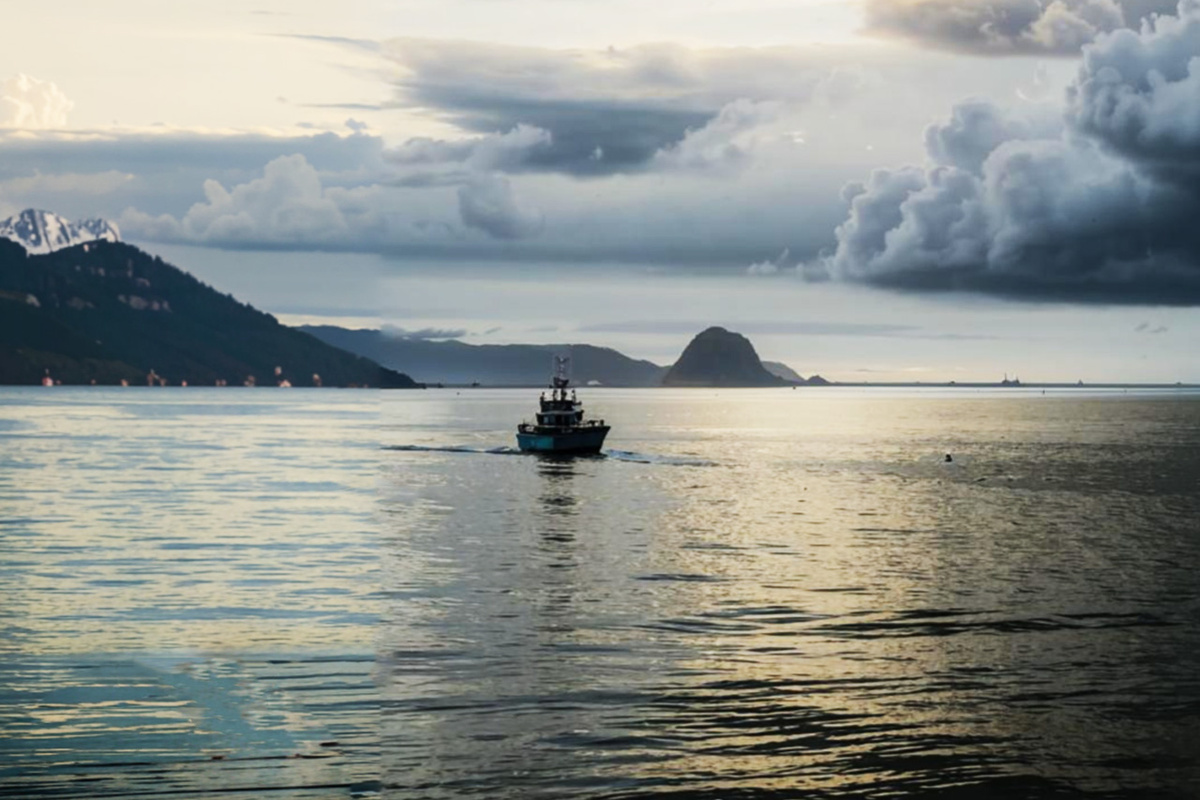 Сухогруз Ursa Major ушел под воду вместе с грузом, экипаж спасли, еще двое пропали без вести.  Фото: Изображение сгенерировано нейросетью Kandinsky 3.1